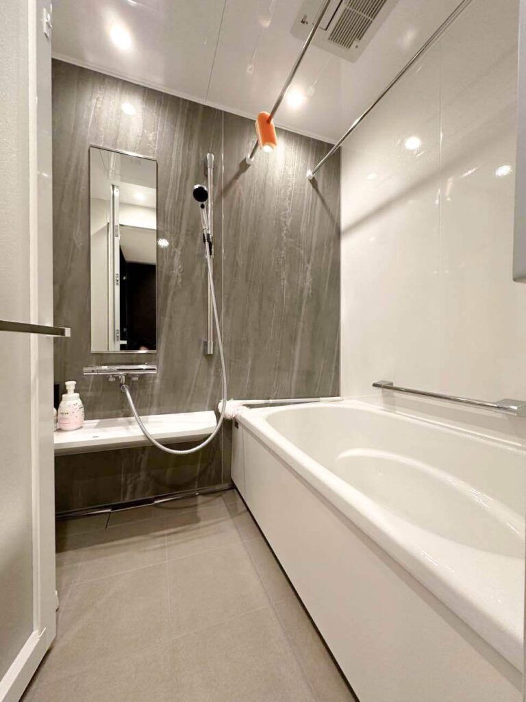 ホーロー浴室＆壁掃除が楽なトイレリフォーム（川崎市麻生区U様邸）