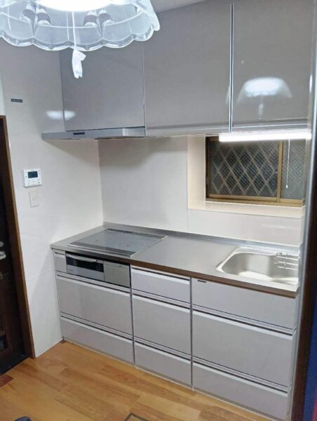 キャビネットやパネルもホーロー素材でお掃除しやすいキッチンリフォーム（町田市M様）