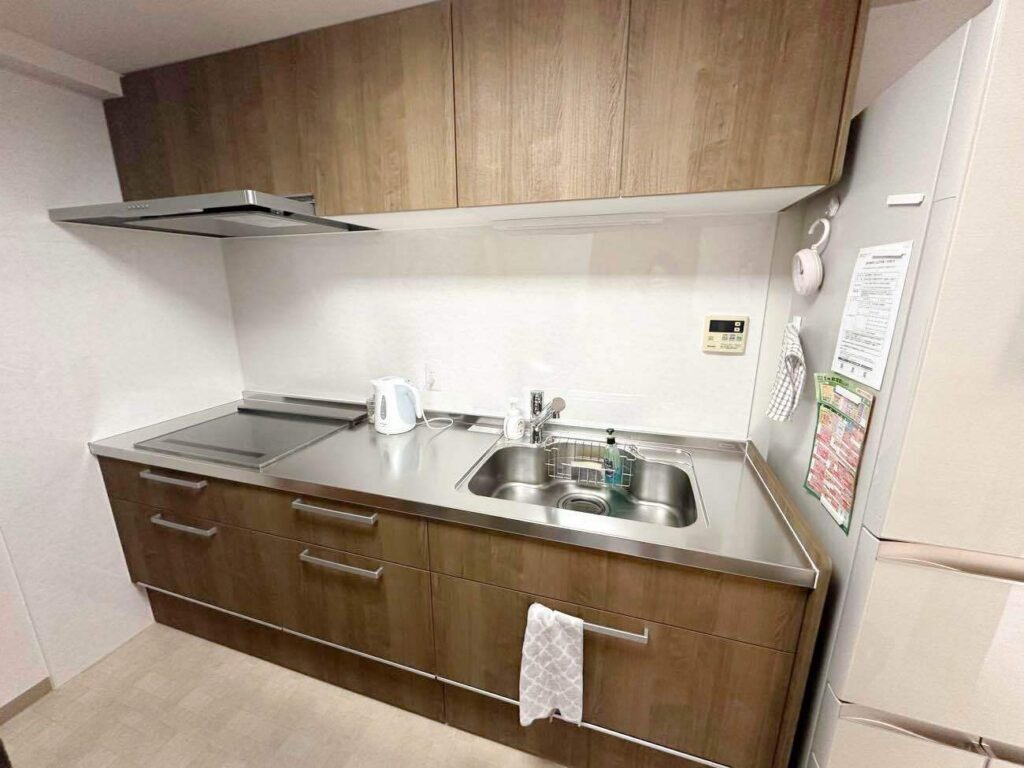 家具のようなデザインで心地よく。ステンレス素材が特徴的なキッチンリフォーム　（川崎市麻生区H様）